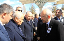 Bahçeli, elini cebinden çıkarıp Kılıçdaroğlu ile tokalaşmadı