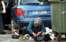 Evde Kal demesi kolay, gel bir de yoksula sor...