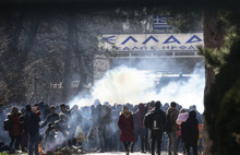 Türk polisinden Yunan polisine gazlı müdahale!