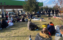 Göçmenlere yemek dağıtımına Valilik engeli