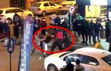 Fırın kuyruğunda tekme tokat birbirlerine girdiler