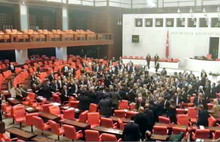 Meclis karıştı! HDP ve MHP'li vekiller birbirine girdi