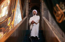 O kılıç bayram namazında da ortaya çıktı