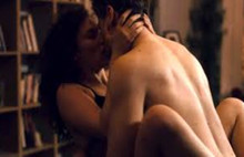 Beren Saat Akit'in hedefinde...