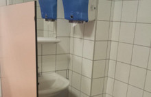 Kadınlar tuvaletini kullanan erkek çalışana kötü haber