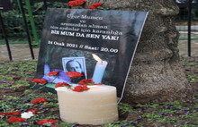 Uğur Mumcu için konan mumlar da çalındı