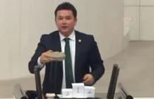 CHP'li vekil kürsüde yumurta kırdı