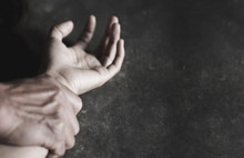 Karısını vahşice öldüren adam deli numarasıyla kurtulmaya çalıştı