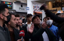 Röportajda Ağzına Telefon Sokulan Adam Bu Kez Ağzını Açmadı