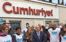 Cumhuriyet Gazetesi  Yayın Yönetmenliğinden Alınan Küçükkaya İstifa Etti