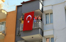 19.19'de Balkonlar ve Pencerelere...