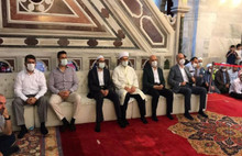 Protokol koltuğunu camiye de soktular