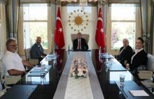 Osmanlı Torunu Kavgası Saray'a Sıçradı, AKP'li Vekil Şikayet edildi