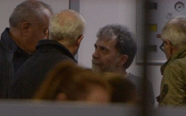 Ahmet Hakan’a evinin önünde saldırı