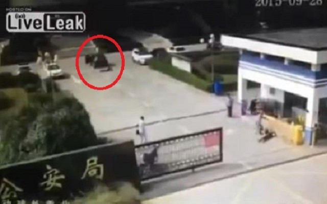 Cani adam eski karısını ve sevgilisini ezdi