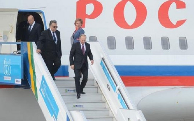 Putin Antalya'ya indi, ceketi çıkardı!