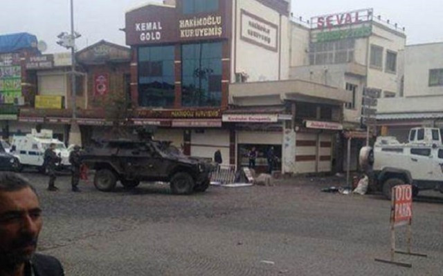 Sur'da Cumhuriyet Başsavcısı'na ateş açıldı!