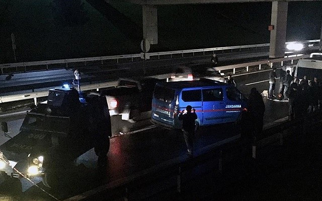 Jandarma aracına saldırı: 1 yaralı