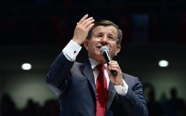 Davutoğlu yeniden genel başkan seçildi