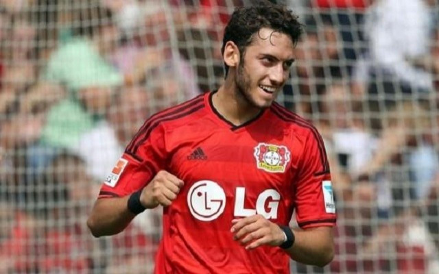 Hakan Çalhanoğlu, UEFA'nın ilk 11'inde