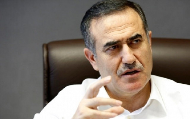 Özkes: Sanki solcuyum da sağa döndüm!