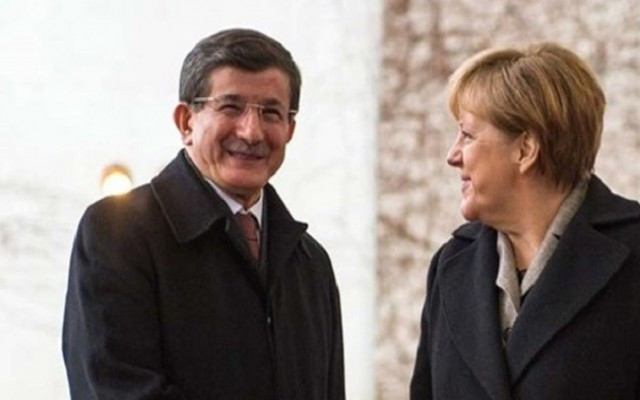 Başbakan Davutoğlu, Merkel ile bir araya geldi