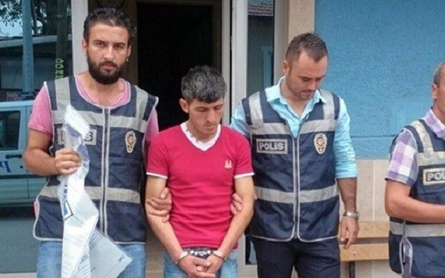 Babasını çekiçle öldürdü!