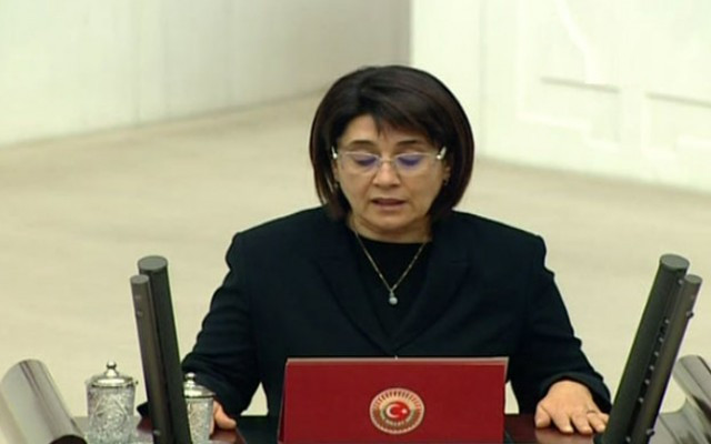 Meclis'te korsan vekil skandalı