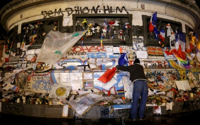 Charlie Hebdo dergisi yok sattı
