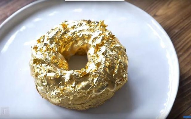 Kahvaltıda altın çörek yiyorlar