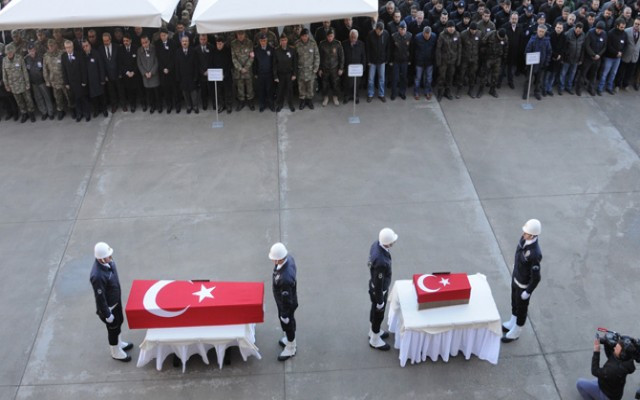 Şehit baba-kızın cenaze töreni ağlattı