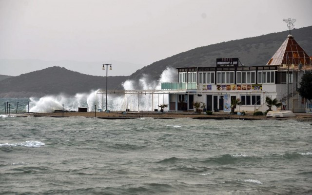 Bodrum fırtınaya teslim oldu