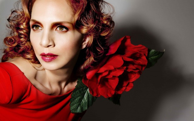 Sertab Erener anne oluyor