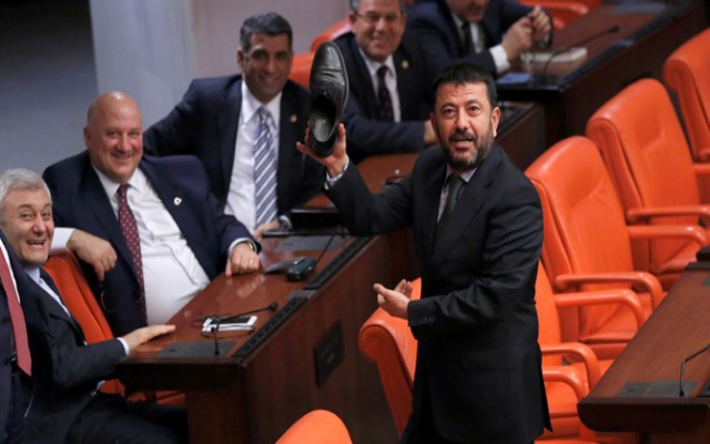 Vekillerin pahalı ayakkabı kavgası
