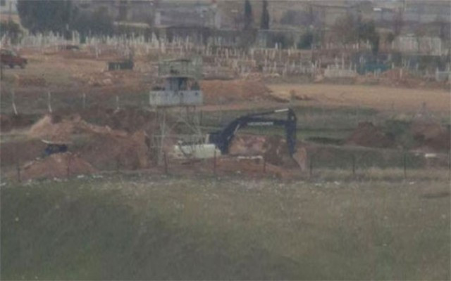 Nusaybin'de Suriye sınırına hendek kazılıyor