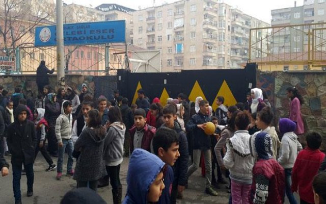 PKK çocukların karne sevincini yıktı