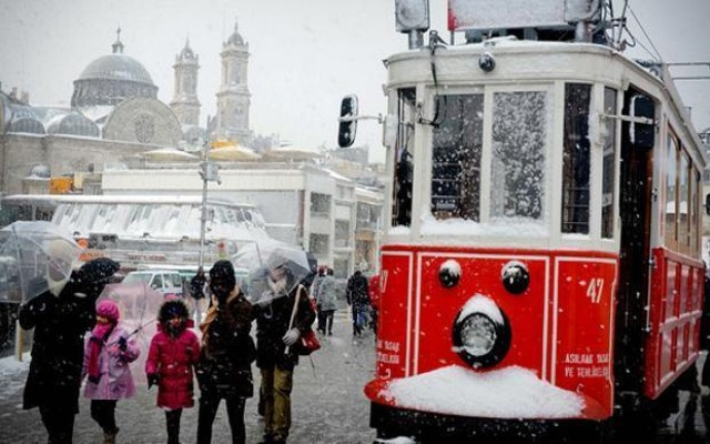 İstanbul'da kar yağışı yeniden başladı