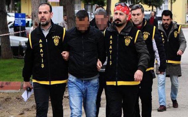 Küçük çocuğu dolandıranlar yakalandı