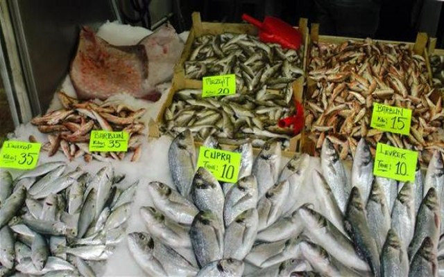 Balık tezgahları el yakıyor