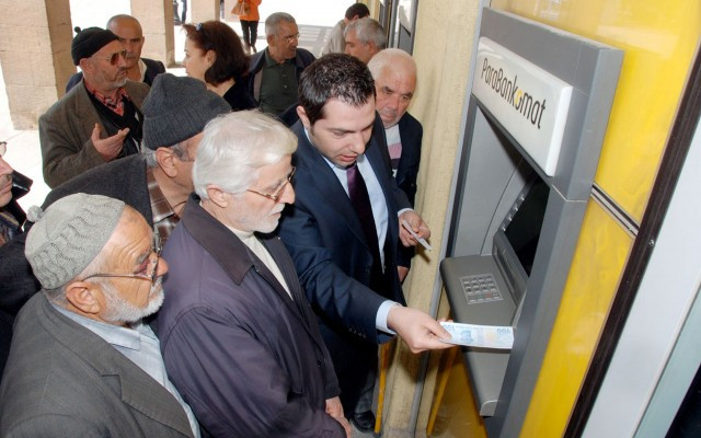 Milletvekillerine havadan 8200 lira yattı