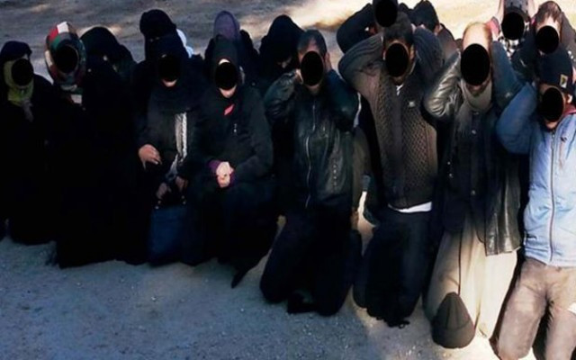 Türkiye' ye girmek isteyen 25 Işid'li yanlarında 22 çocukla yakalandı