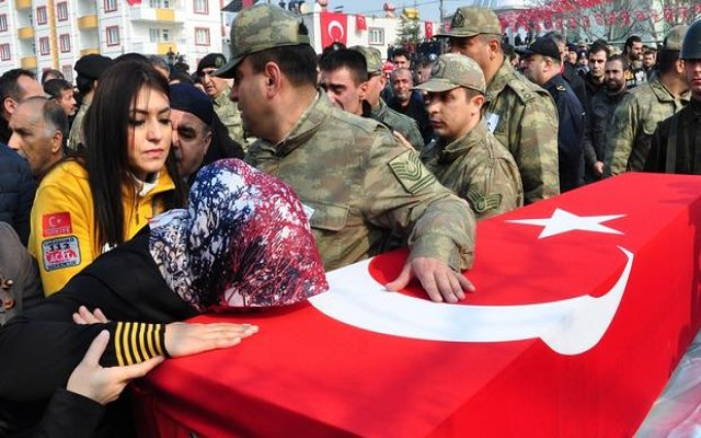Şehit Uzman Çavuş'a gözyaşlarıyla uğurlama