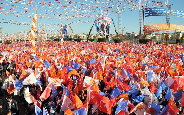 AK Parti başkanlık sistemini halka anlatacak