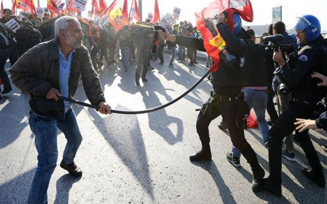Gar katliamı anmasında gerginlik gözaltılar var