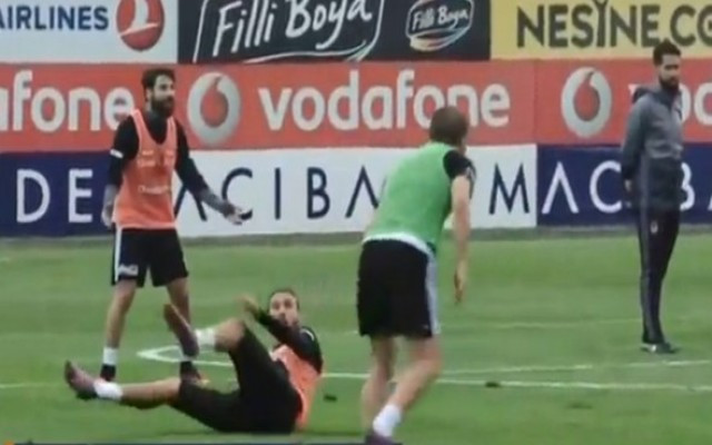 Beşiktaş'ta Caner ve Cenk tartıştı