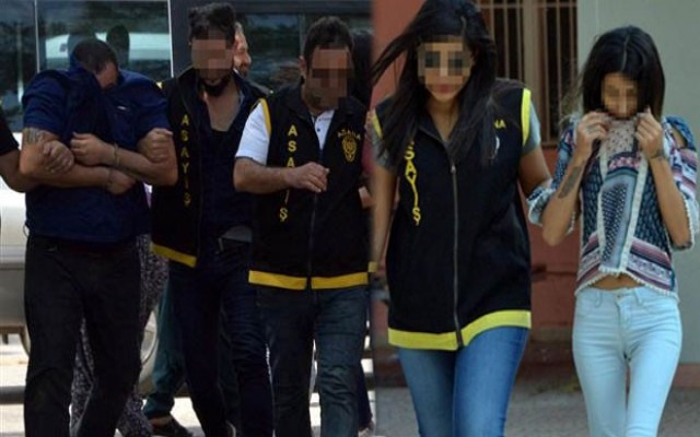 Üniversiteli kızlara şantajlı fuhuş tuzağı