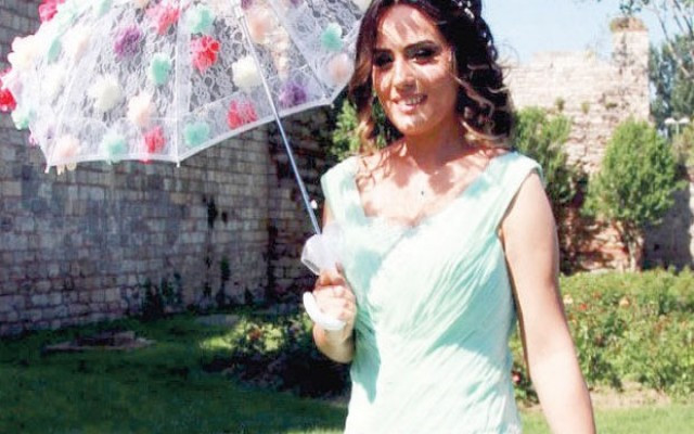Kötü haberi gelinlik provasında öğrendi