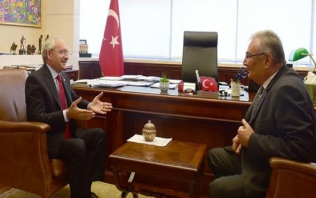 CHP'de onursal başkanlık kavgası