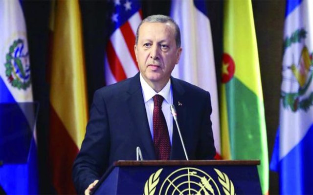 Erdoğan: Arınç dürüst davranmıyor