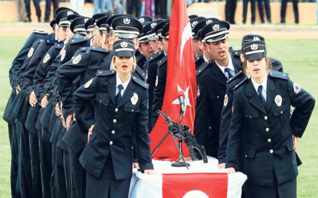 Sivil polisler de üniforma giyecek